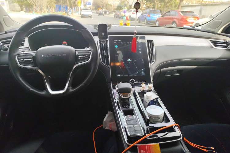 Used Roewe i6 MAX 2020 300TGI Automatic "Swell Cool Smart Drive" Edition Center Console