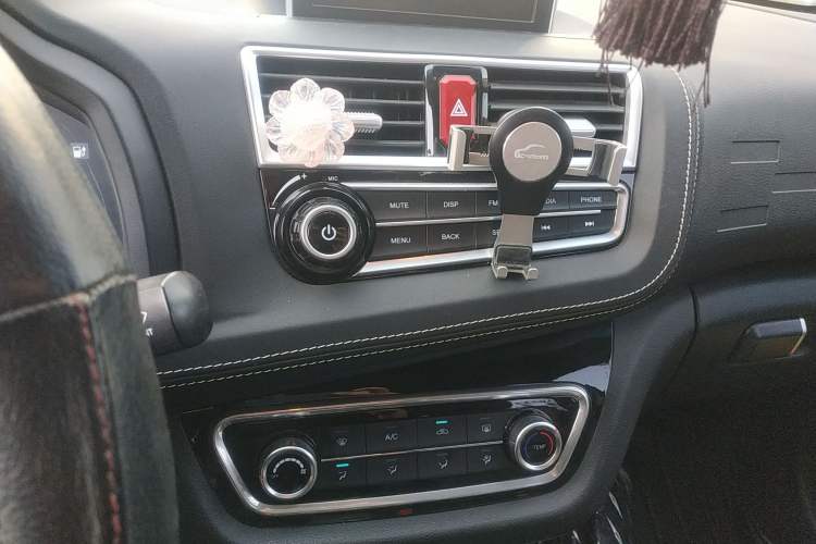 Used JAC iEV6E 2018 Sport Edition iEV6E Luxury Smart Enjoyment Version Audio And AC Panel