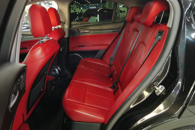 Used Alfa Romeo Stelvio 2017 2.0T 200HP Elite Edition
