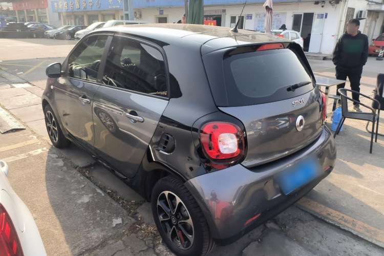 Used smart forfour 2016 1.0L 52 kW Passion Edition
