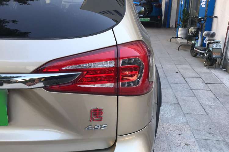 Used BYD Tang New Energy 2015 2.0T Four-Wheel-Drive Flagship Model Right Rear Taillight
