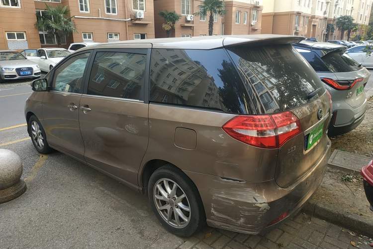 Used BYD M6 2015 2.4L Automatic Prestige Edition
