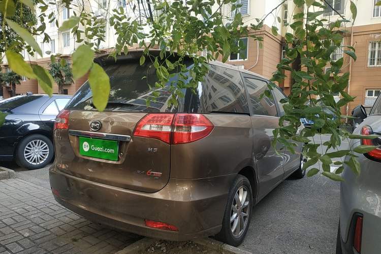 Used BYD M6 2015 2.4L Automatic Prestige Edition
