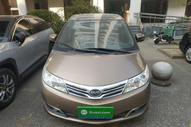 Used BYD M6 2015 2.4L Automatic Prestige Edition
