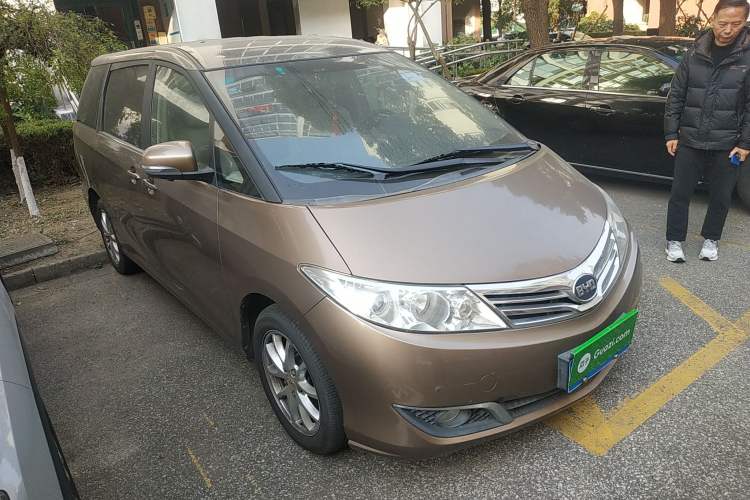 Used BYD M6 2015 2.4L Automatic Prestige Edition

