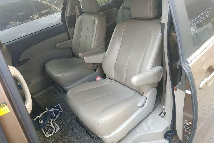 Used BYD M6 2015 2.4L Automatic Prestige Edition
