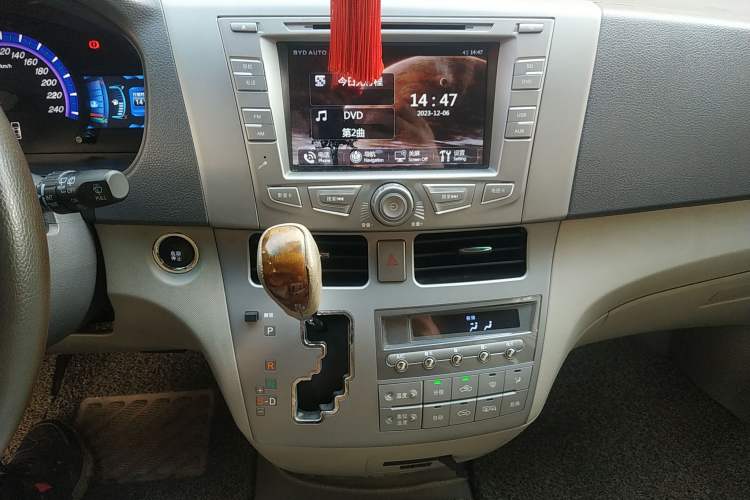 Used BYD M6 2015 2.4L Automatic Prestige Edition
