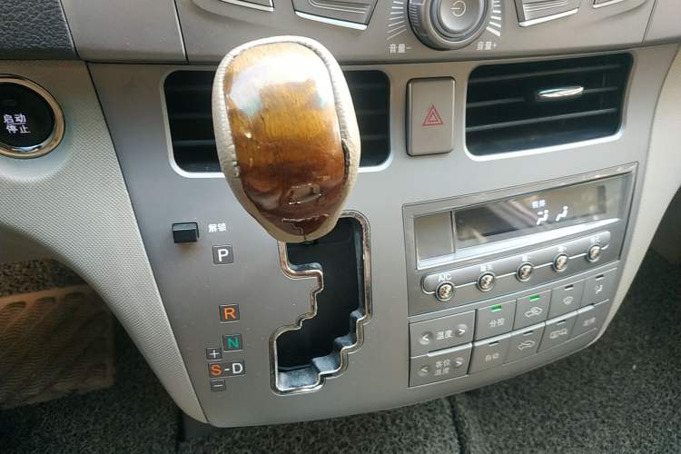 Used BYD M6 2015 2.4L Automatic Prestige Edition
