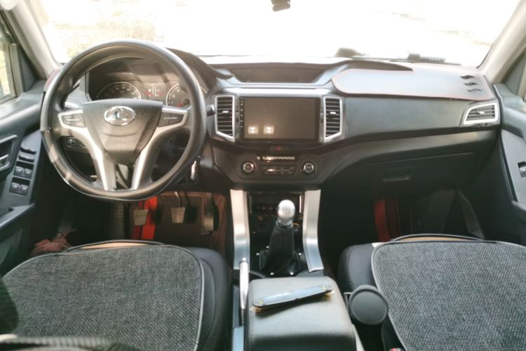 Used Leopaard Q6 2015 2.4L Manual Two-Wheel-Drive Elite Model Center Console