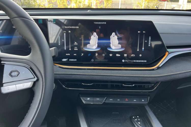 Used Oshan X5 PLUS 2023 1.5T DCT Smart & Fun AI Edition
