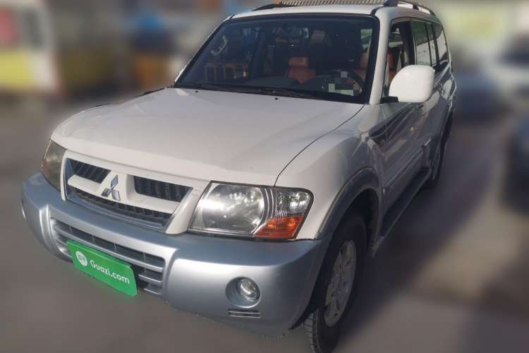 Used Mitsubishi Pajero 2011 V73 3.0L AT GLX
