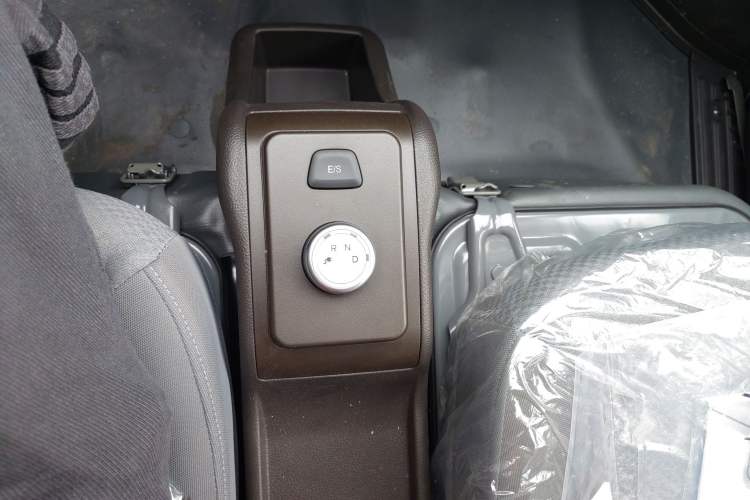 Used Wuling Rongguang EV 2022 Basic Passenger Bus Powered by Penghui Battery
