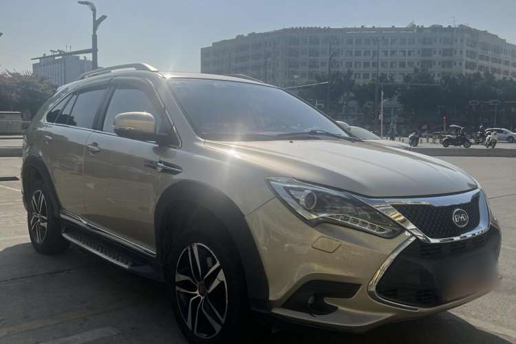 Used BYD Tang New Energy 2015 2.0T Four-Wheel-Drive Flagship Model Front Right 45 Deg