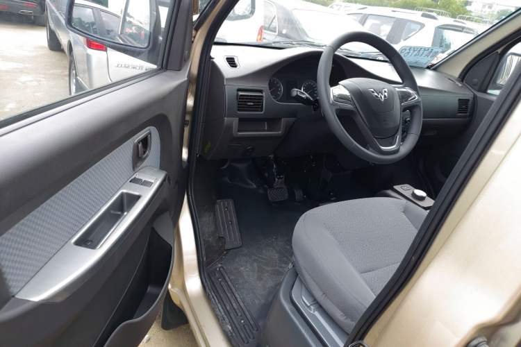 Used Wuling Rongguang EV 2022 Basic Passenger Bus Powered by Penghui Battery
