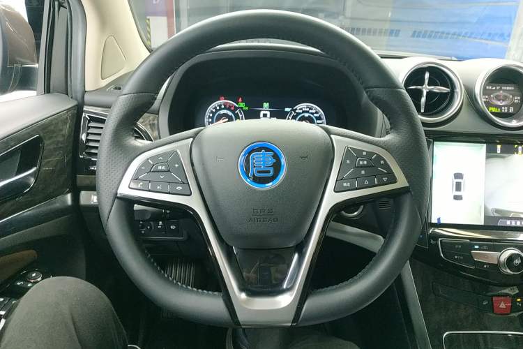 Used BYD Tang New Energy 2017 2.0T All-Wheel Drive Hyatt Model Steering Wheel