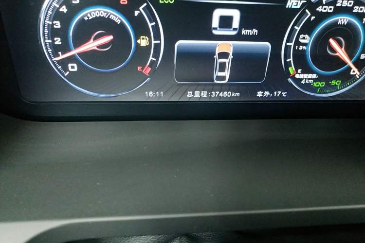 Used BYD Tang New Energy 2017 2.0T All-Wheel Drive Hyatt Model Odometer Close Up