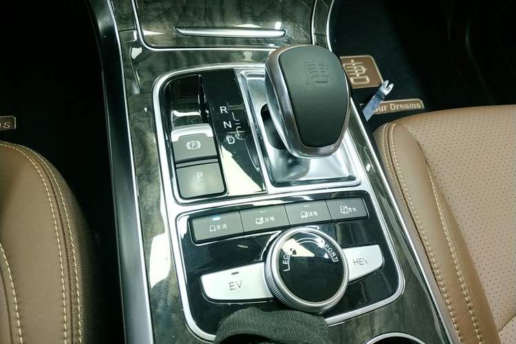 Used BYD Tang New Energy 2017 2.0T All-Wheel Drive Hyatt Model Gear Lever
