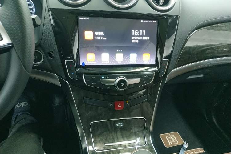 Used BYD Tang New Energy 2017 2.0T All-Wheel Drive Hyatt Model Audio And AC Panel