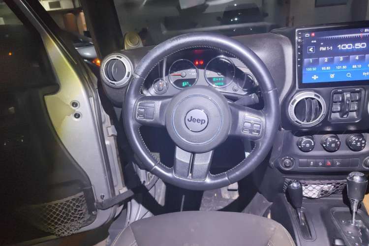 Used Jeep Wrangler 2014 2.8TD Sahara Four-Door Edition
