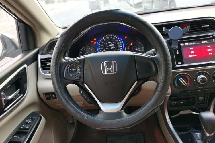 Used Honda Crider 2013 1.8L automatic luxury edition
