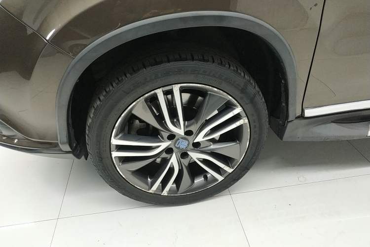 Used BYD Tang New Energy 2017 2.0T All-Wheel Drive Hyatt Model Left Front Wheel Hub