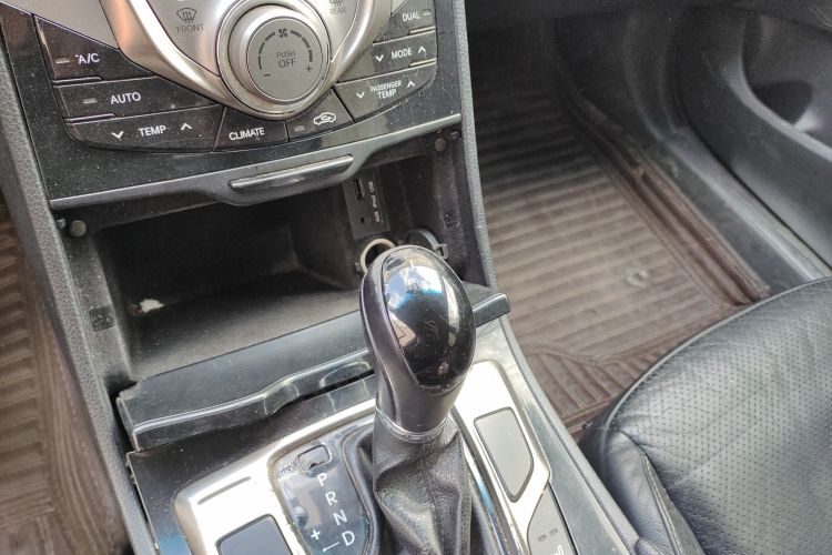 Used Hyundai Azera 2011 2.4L Comfort Version