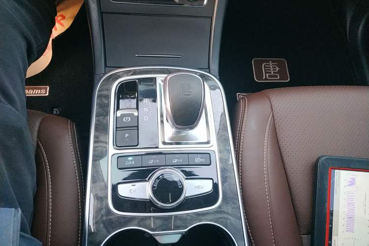 Used BYD Tang New Energy 2015 2.0T Four-Wheel-Drive Flagship Model Gear Lever