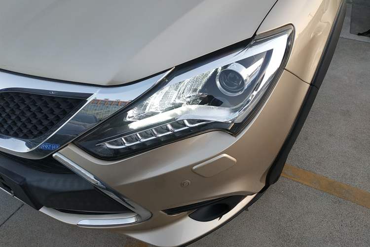 Used BYD Tang New Energy 2015 2.0T Four-Wheel-Drive Flagship Model Left Front Headlight