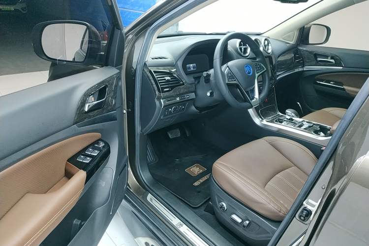 Used BYD Tang New Energy 2017 2.0T All-Wheel Drive Hyatt Model Driver Seat
