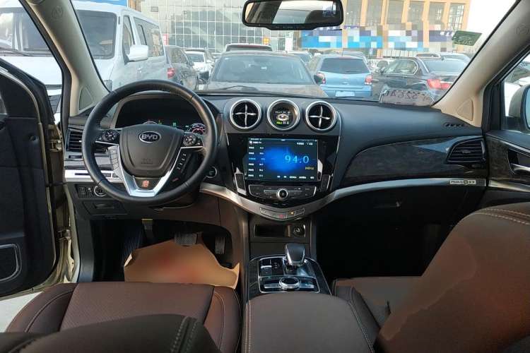 Used BYD Tang New Energy 2015 2.0T Four-Wheel-Drive Flagship Model Center Console