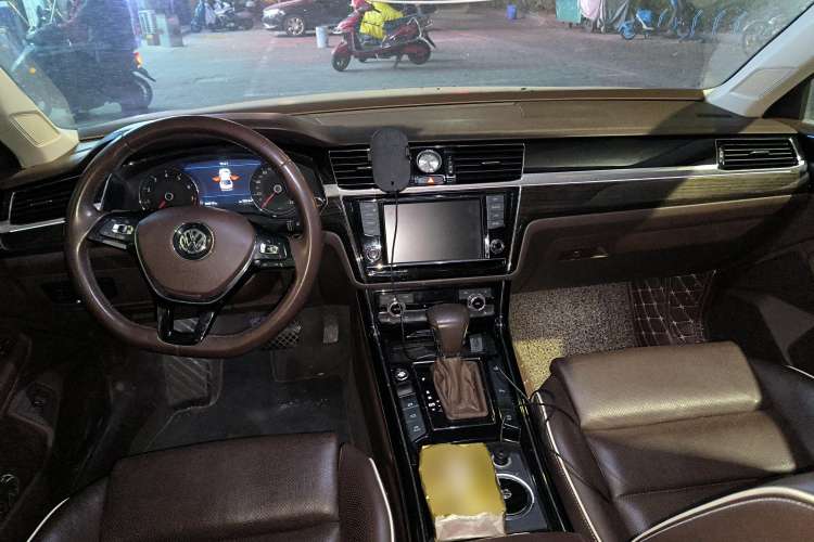 Used Volkswagen Phideon 2016 380TSI Two-Wheel-Drive Luxury Edition
