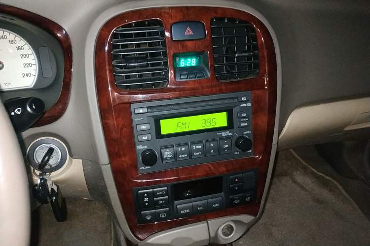 Used Hyundai MoInca 2009 2.0L Automatic Prestige GL Trim