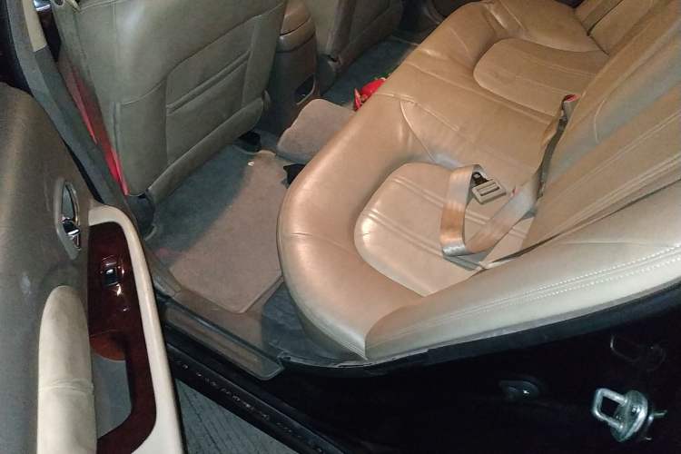 Used Hyundai MoInca 2009 2.0L Automatic Prestige GL Trim