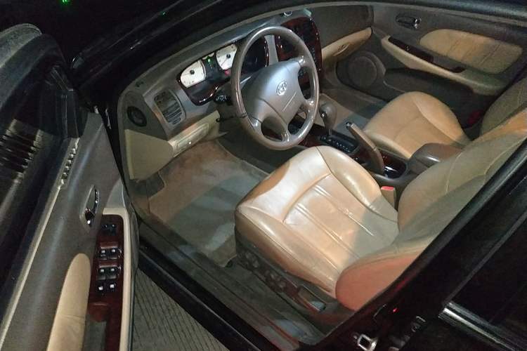 Used Hyundai MoInca 2009 2.0L Automatic Prestige GL Trim