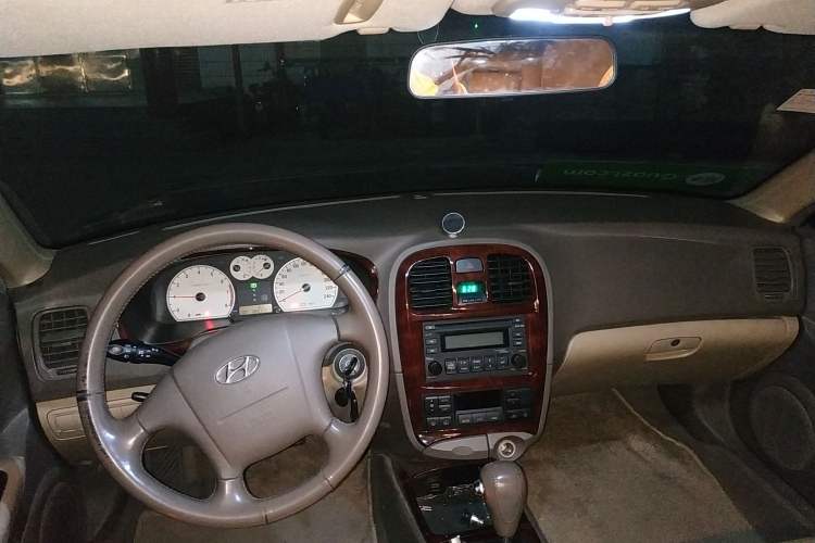 Used Hyundai MoInca 2009 2.0L Automatic Prestige GL Trim