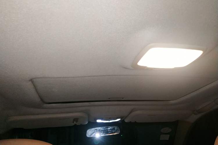 Used Hyundai MoInca 2009 2.0L Automatic Prestige GL Trim