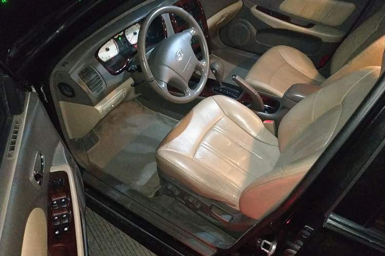 Used Hyundai MoInca 2009 2.0L Automatic Prestige GL Trim