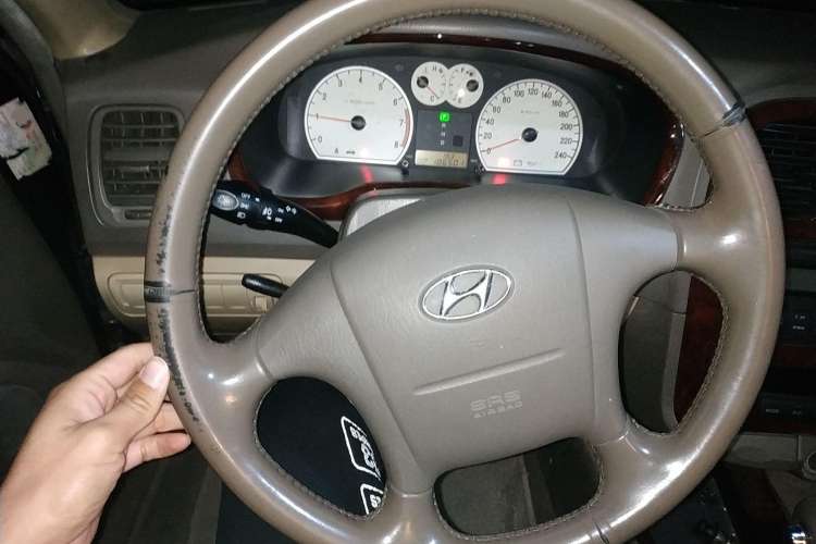 Used Hyundai MoInca 2009 2.0L Automatic Prestige GL Trim