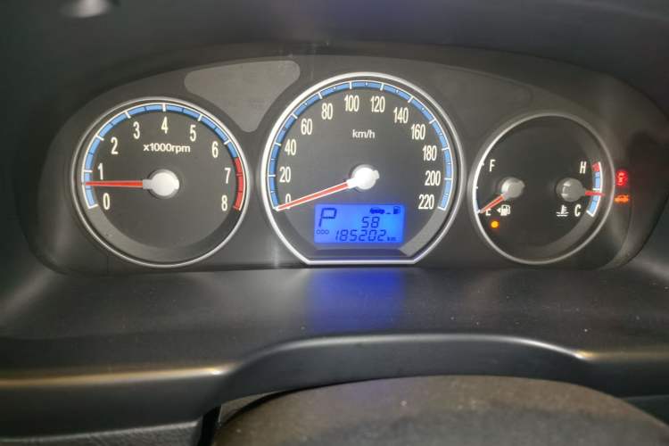 Used Hyundai Santa Fe Classic 2009 2.7 Luxury Version Odometer Close Up