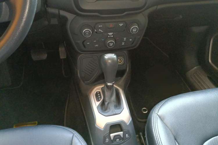 Used Jeep Renegade 2018 Connected Large Screen Version 180T Automatic High-Energy Edition