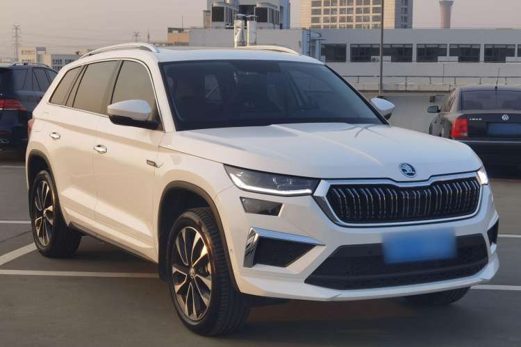 Used Skoda Kodiaq 2023 Facelifted TSI330 5-Seater Two-Wheel-Drive Luxury Edition
