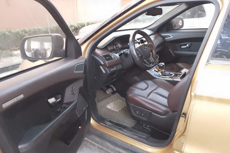 Used Land X7 2015 2.0T Panoramic Prestige Edition
