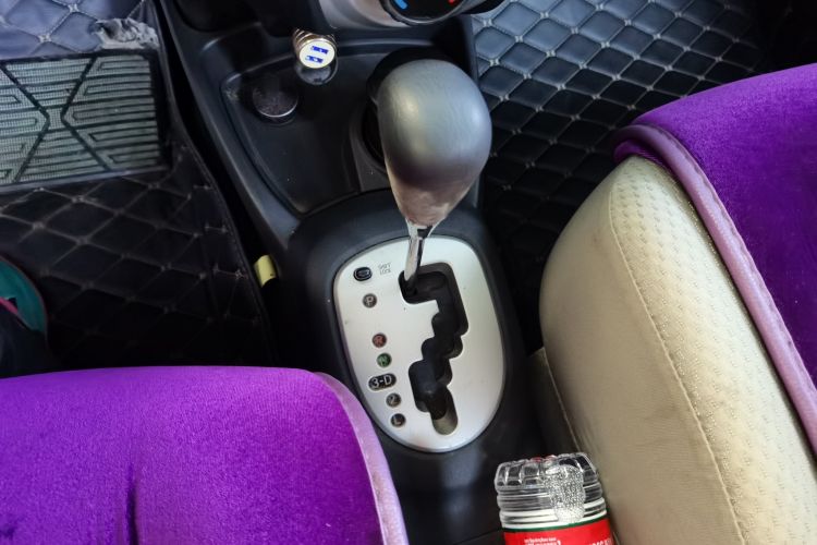 Used Toyota Yaris 2009 1.6E Automatic Comfort Edition Gear Lever