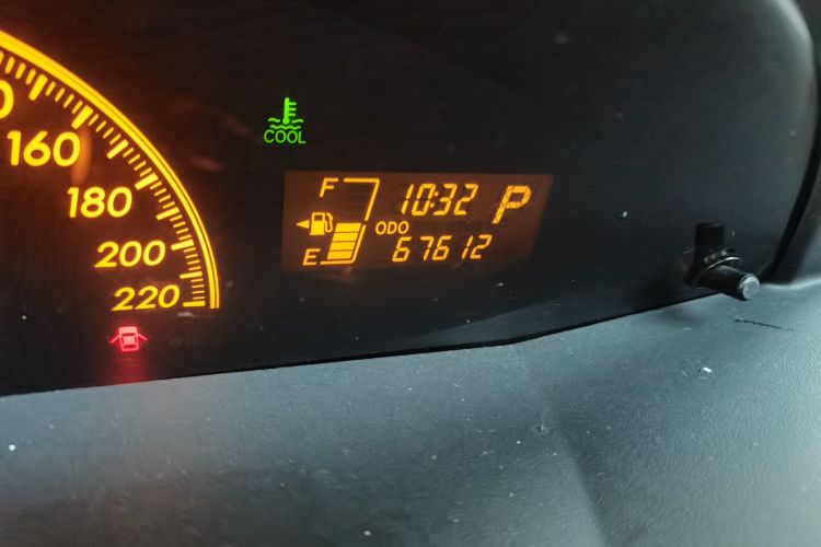 Used Toyota Yaris 2009 1.6E Automatic Comfort Edition Odometer Close Up