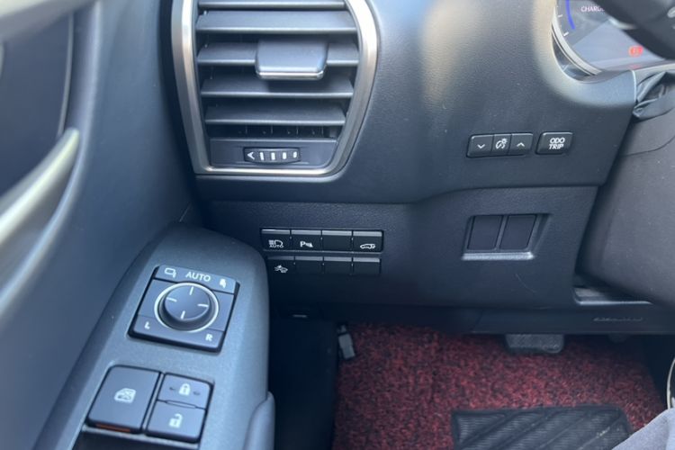 Used Lexus NX 2015 300h All-Wheel-Drive Fēngzhì Edition
