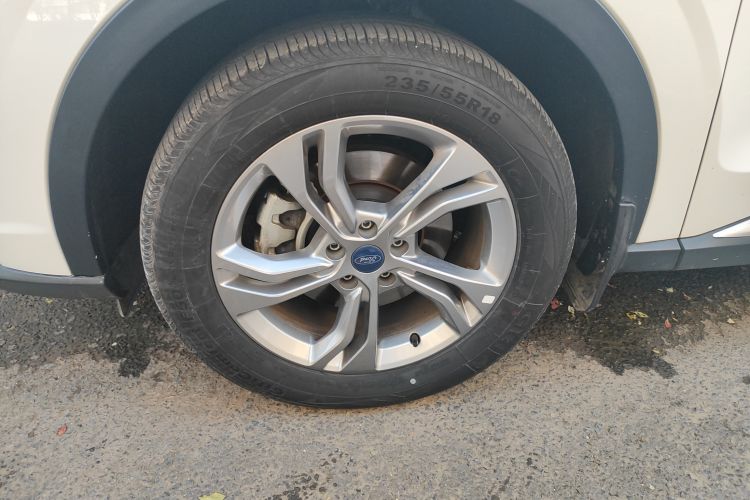 Used Ford Equator Sport 2022 EcoBoost 170 Platinum Edition Right Front Wheel Hub