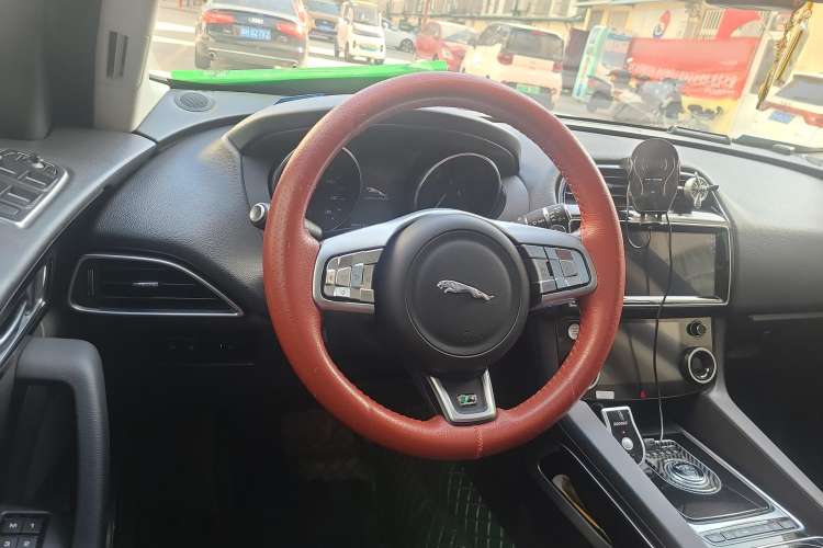 Used Jaguar F-PACE 2016 2.0T Two-Wheel Drive Urban Luxury Edition