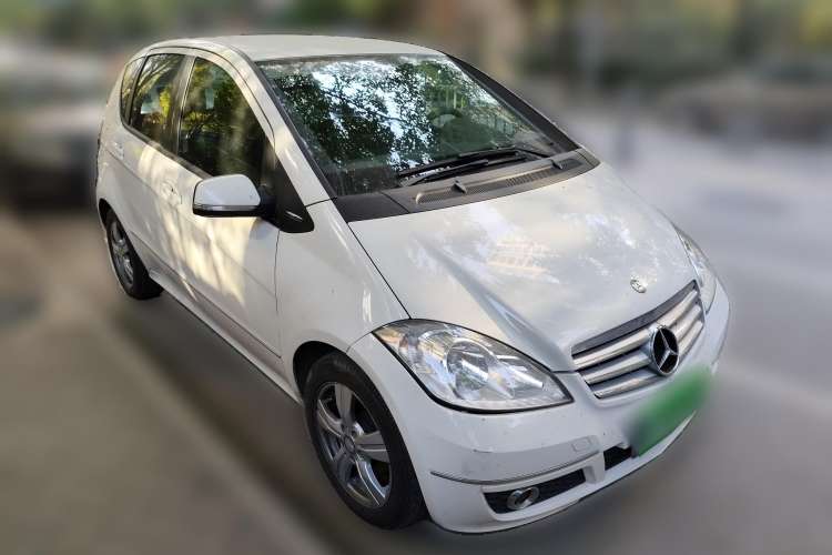 Used Mercedes-Benz A-Class 2011 A 160 Front Right 45 Deg