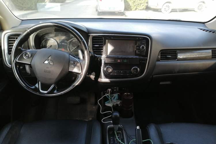 Used Mitsubishi Outlander 2016 2.4L 4x4 Elite Edition 7-Seater