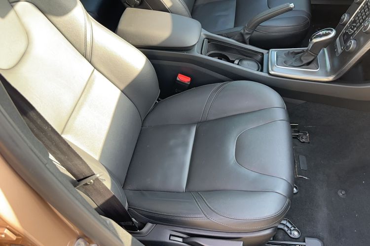 Used Volvo V40 2015 1.6T Zhiyi Edition